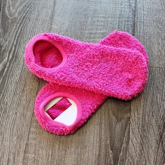 🍁 no slip butter Slipper Socks 🍁 - Picture 1 of 2